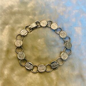 🍀VTG SARAH COVENTRY "YOUNG 'N GAY" SHINY SILVER TONE COIN STYLE BRACELET